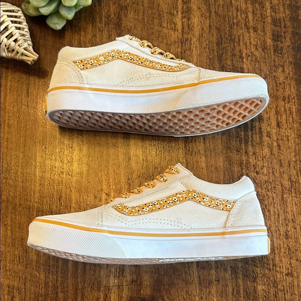 Vans| Old Skool Kids Ditsy Floral Sidestripe Sneakers, Size 2.5